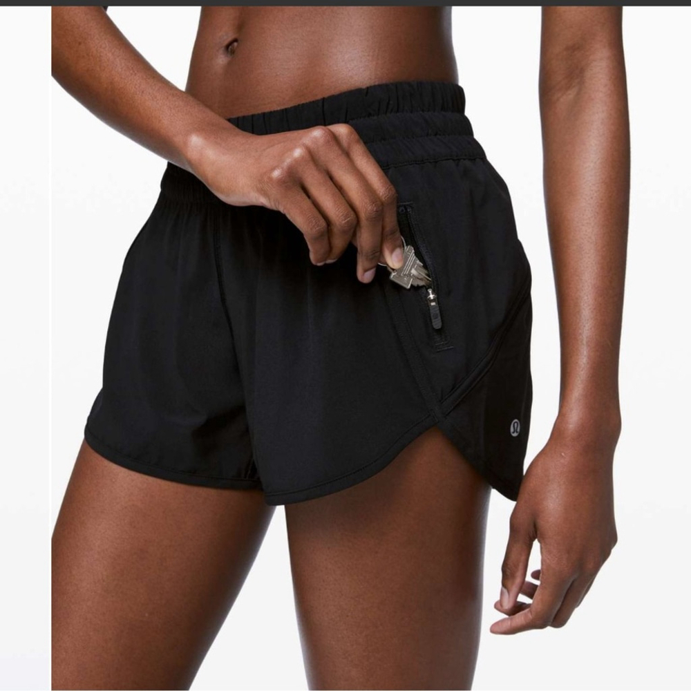 🍋Lululemon Tracker Short V *4"
Black